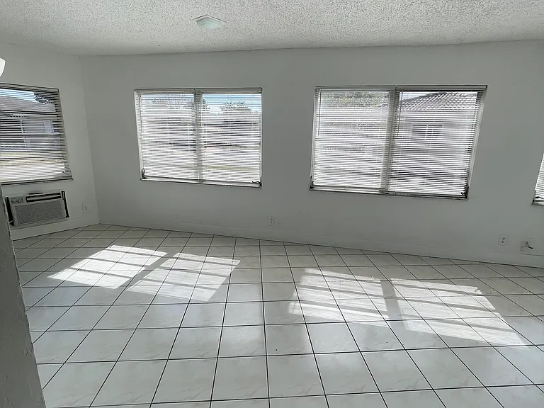 7200 NW 77th St — Photo 12