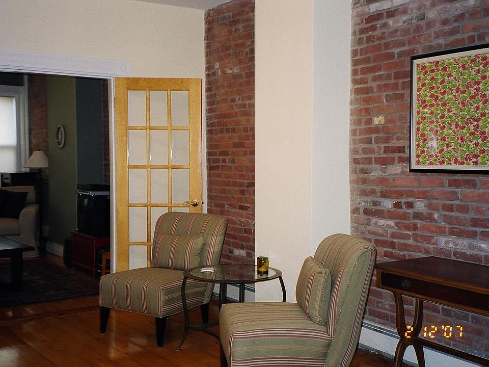 Extra Sitting Room or Dining Room