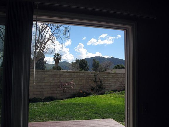 4th image of 810 Laurel Park Cir