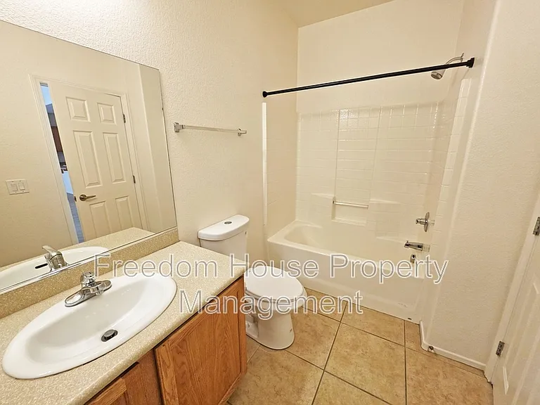 6451 Goodale St — Photo 32