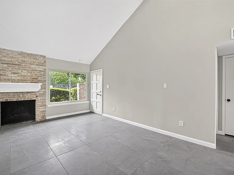 2340 Woodland Park Dr #113 — Photo 7