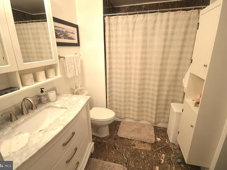 1111 11th St #202 — Photo 12