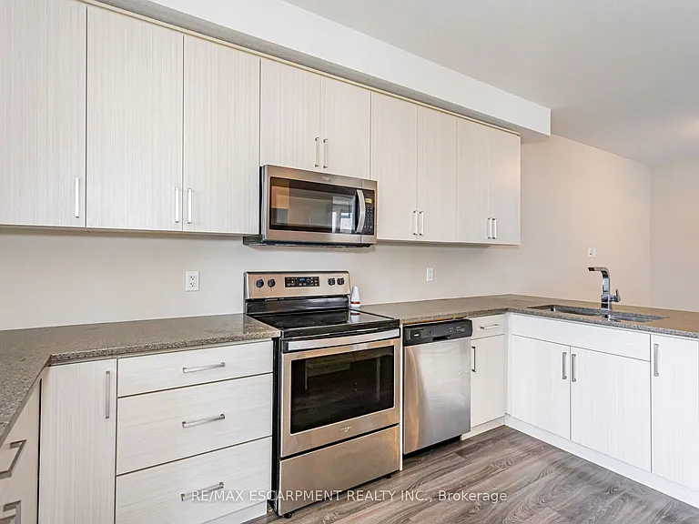 941 Manhattan Way — Photo 11