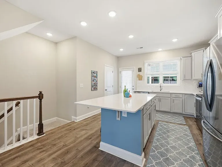 976 Gateway Commons Cir — Photo 36