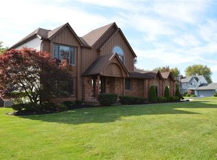 2 Shadyside Ln, Lancaster, NY 14086