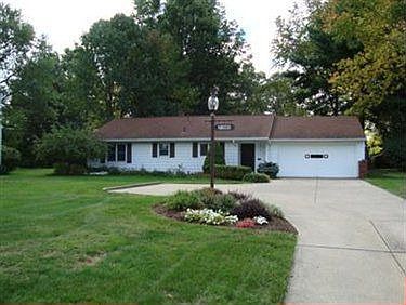 1st image of 21565 Hilliard Blvd