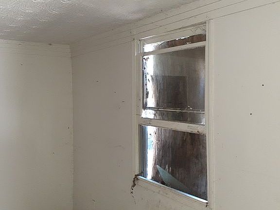 3rd image of 850 Humler St