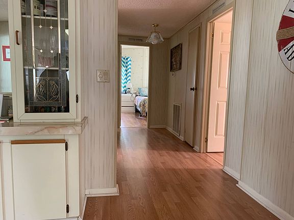 3rd image of 10 Hidalgo Ln
