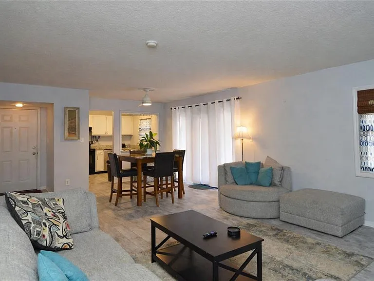 3873 Pompano Dr SE #B — Photo 4