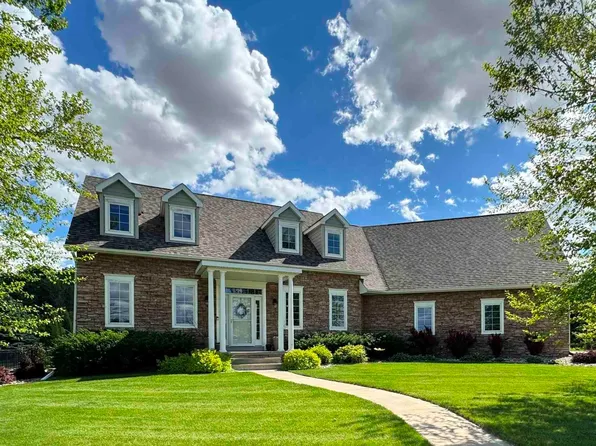 990 8th St SE, Le Mars, IA 51031