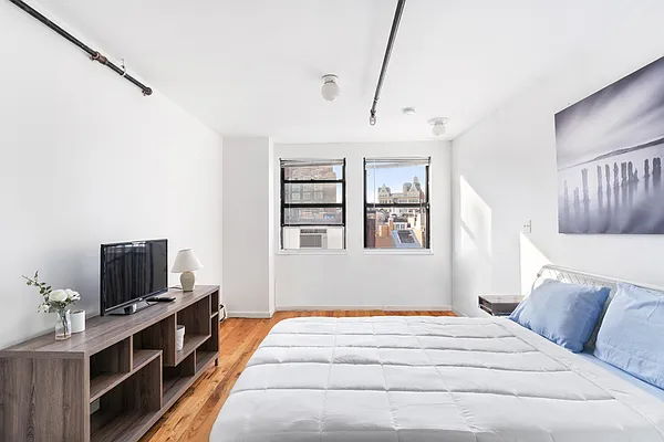 Rented by Compass | media 7