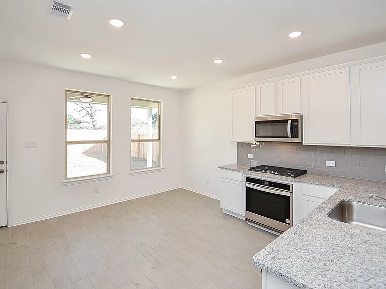 7919 Royal Palm Dr — Photo 10