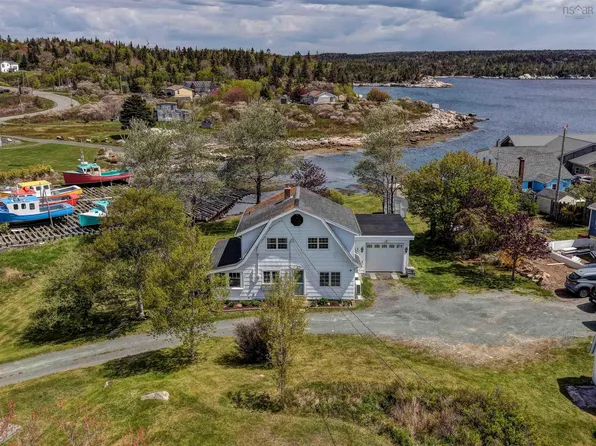 8 Harrie Dr, Terence Bay, NS B3T 1Y2