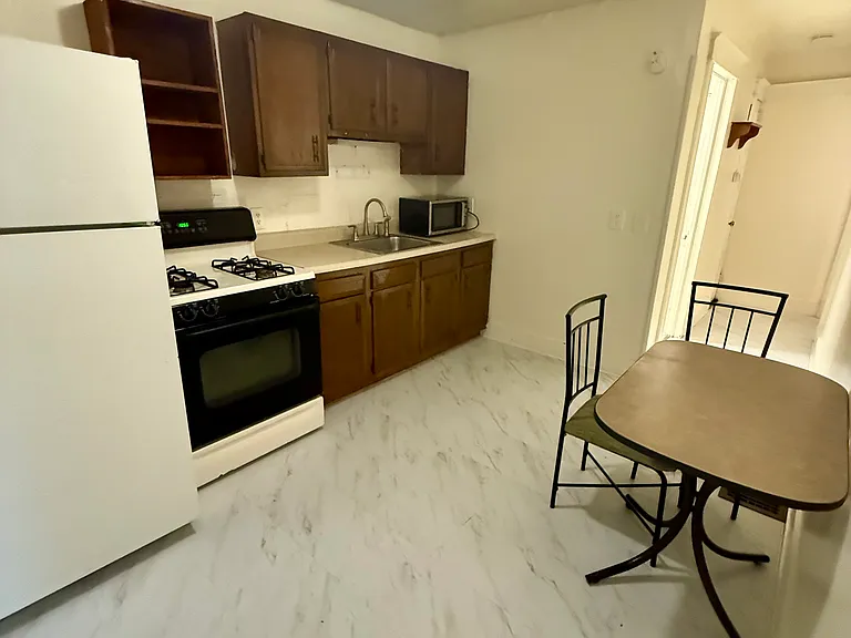 30 Haendel St #1W — Photo 2