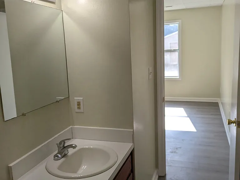 911 Palace Ct #G — Photo 3