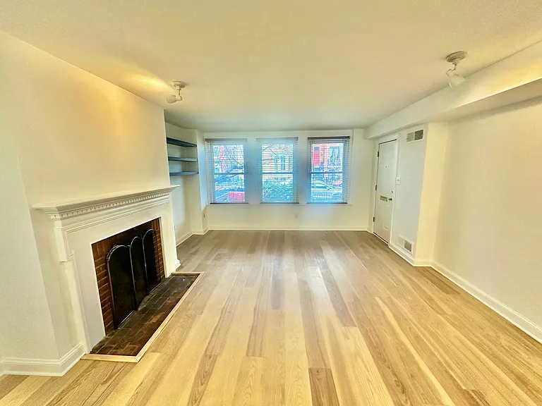 815 E St SE #1 — Photo 5