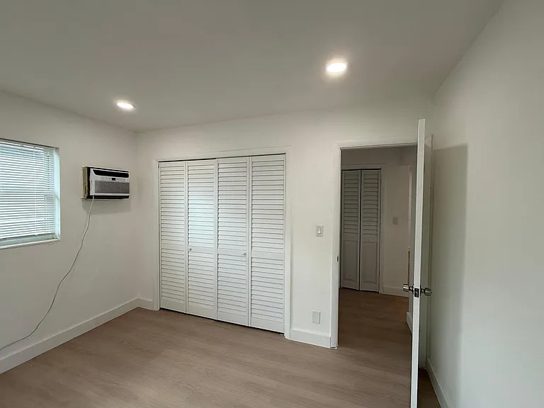 1927 Roosevelt St #8A — Photo 9