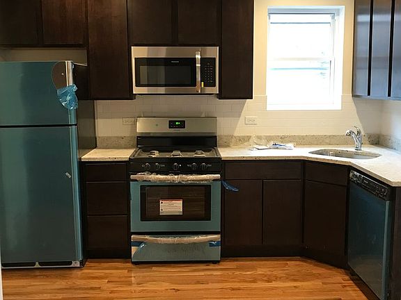 3rd image of 3319-21 W Catalpa Ave #3321C-2