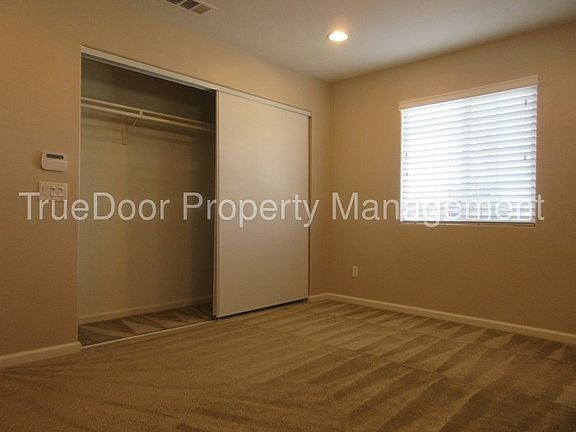 5th image of 695 Center St Unit D