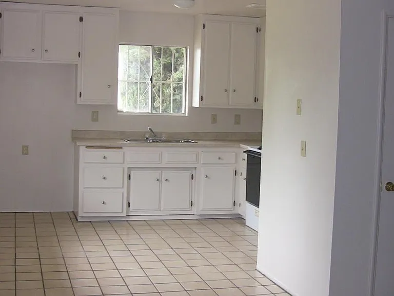 1198 E 8th St #3 — Photo 2