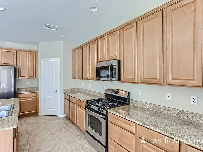 1009 Barron Creek Ave — Photo 6