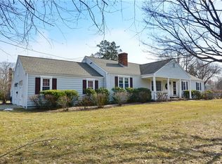 4 Vialls Dr, Barrington, RI 02806