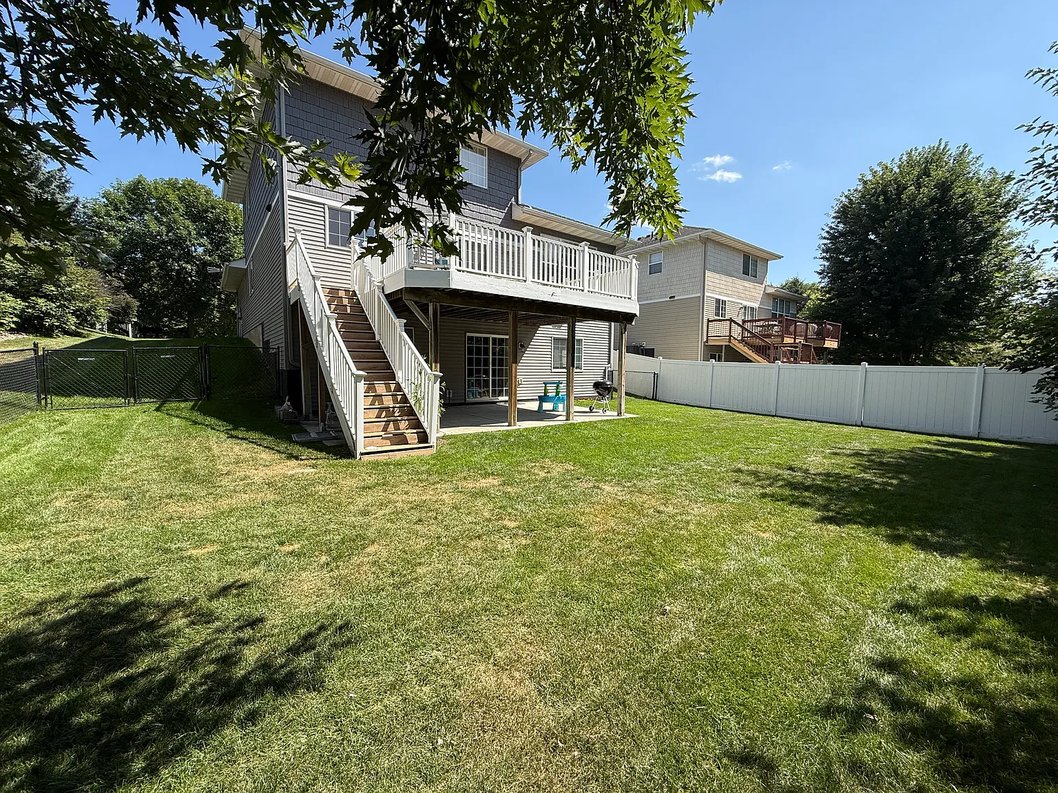 4 bed, 2700 sqft, $3,350 — Photo 4