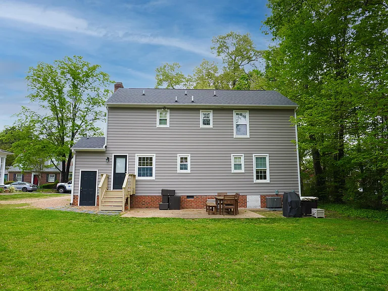 2405 Kenmore Rd — Photo 24