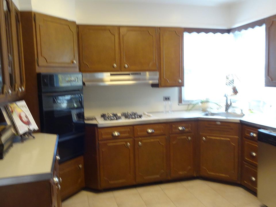 1st image of 46 Grant St Floor 3
