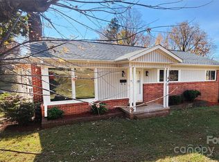 648 7th Ave SE, Hickory, NC 28602