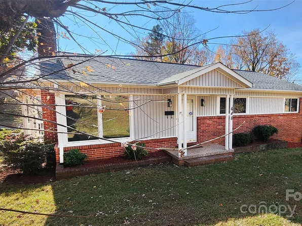 648 7th Ave SE, Hickory, NC 28602