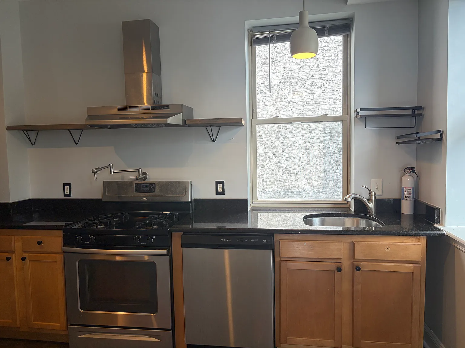 2 bed, 1200 sqft, $1,850 — Photo 4