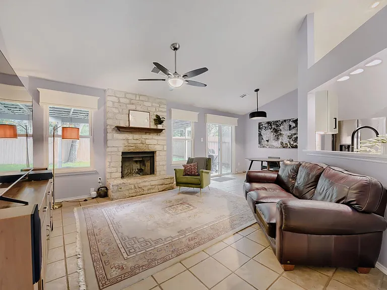 8804 United Kingdom Dr — Photo 5