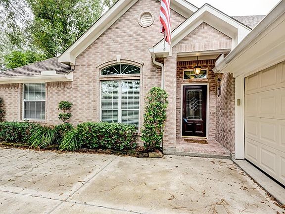 Brick exterior, covered entry, brick front porch,