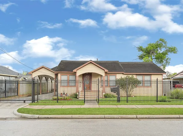 6907 Waxahachie St, Houston, TX 77020