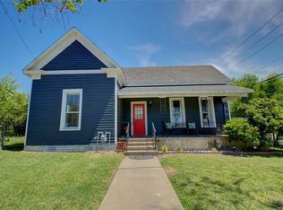 810 N Ellis St, Giddings, TX 78942