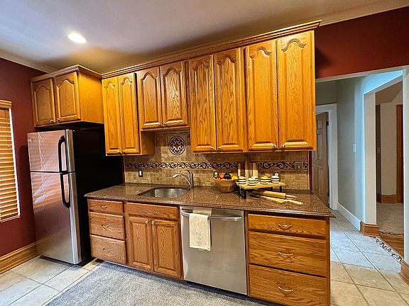 4th image of 285 E Long Lake Rd