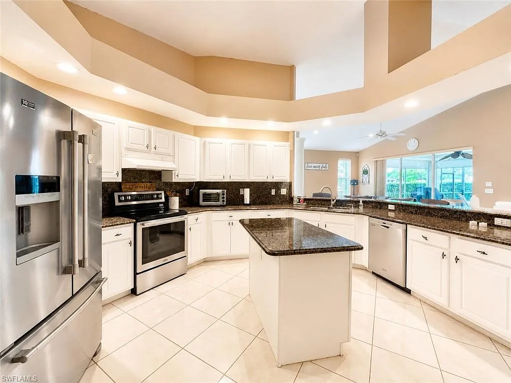 3 bed, 2.0 bath, 2146 sqft, $3,600 — Photo 2