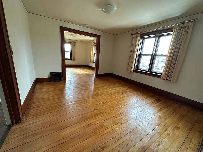 103 E Park Ln — Photo 12
