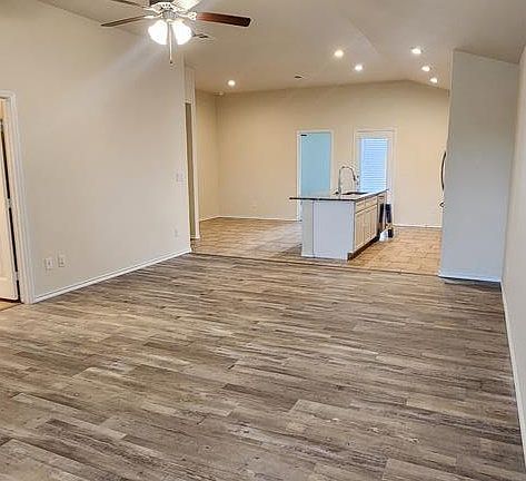 3rd image of 6812 Brush Dr