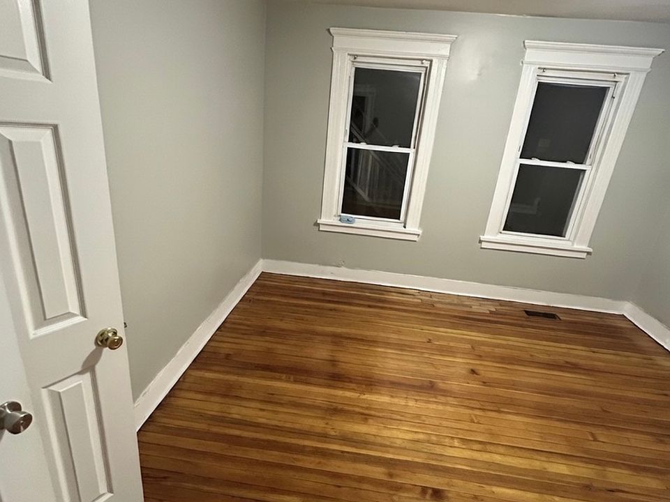 2nd image of 49 Dover St Unit B
