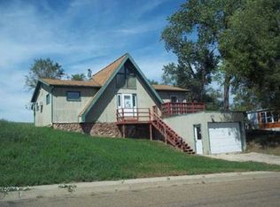 405 4th St NW, Watford City, ND 58854