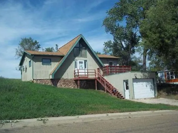 405 4th St NW, Watford City, ND 58854