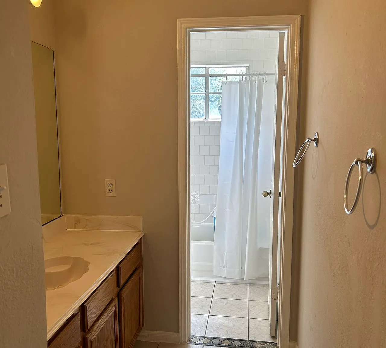 4 bed, 2.5 bath, 2368 sqft, $1,500 — Photo 4