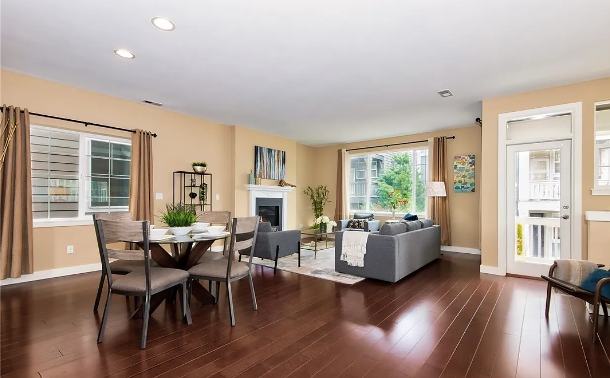 4 bed, 3.5 bath, 2040 sqft, $4,300 — Photo 2
