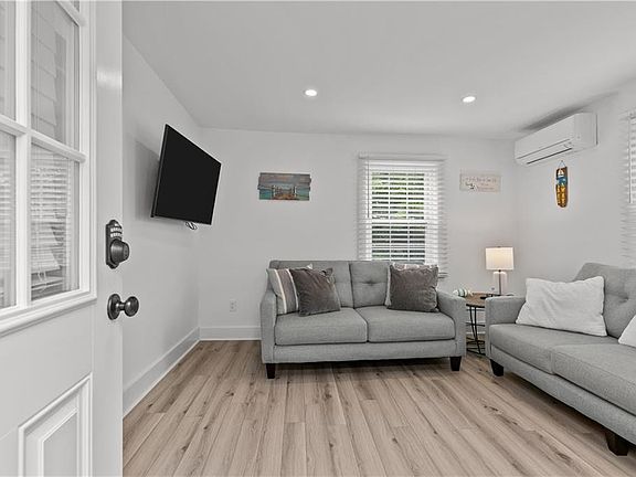 3rd image of 13 Sherman St APT 3