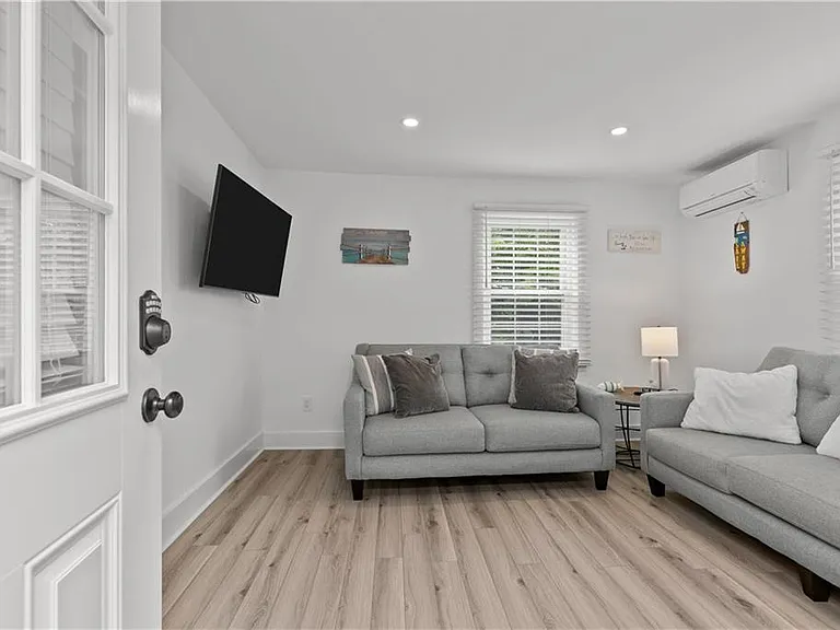13 Sherman St #3 — Photo 3