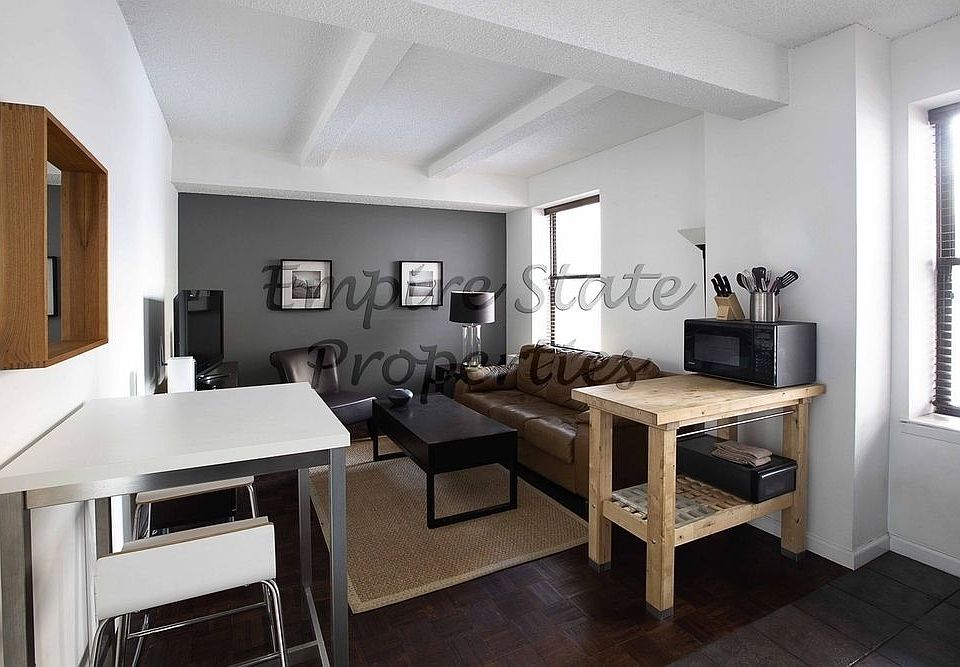 1st image of 150 W 51st St APT 1020