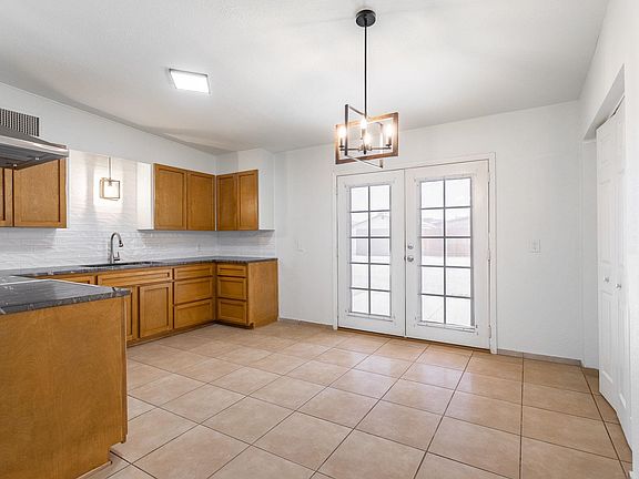 5th image of 2043 S Maple Ave