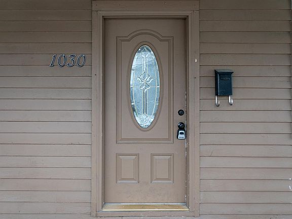 2nd image of 1030 Belle Ave